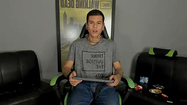 Snapshot of jamesinked_ chatting on February 4, 3:00 am jamesinked  online show from February 4, 3:00 am