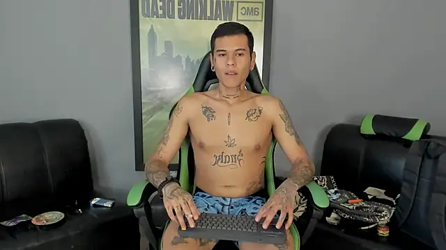 Snapshot of jamesinked_ chatting on February 6, 8:02 pm jamesinked  online show from February 6, 8:02 pm