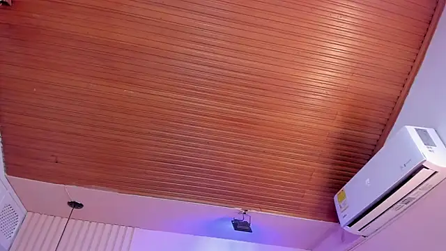 viiolett lee online show from January 13, 12:30 am