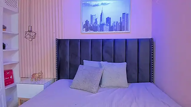 viiolett lee online show from February 13, 8:13 pm