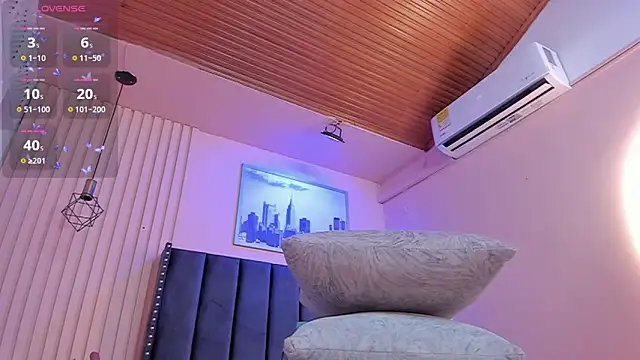 viiolett lee online show from February 13, 11:15 pm