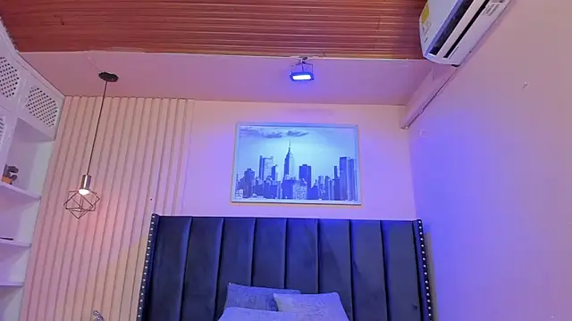 viiolett lee online show from October 26, 8:15 pm