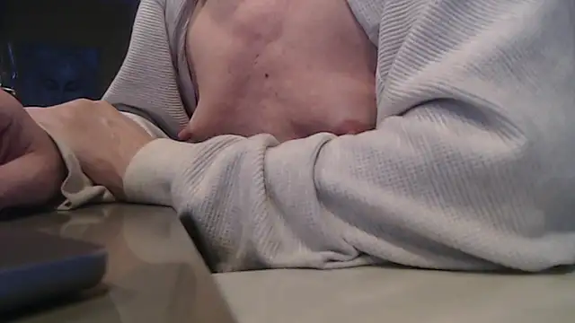 Snapshot of Toy-Daddy chatting on December 30, 8:15 pm Toy-Daddy online show from December 30, 8:15 pm