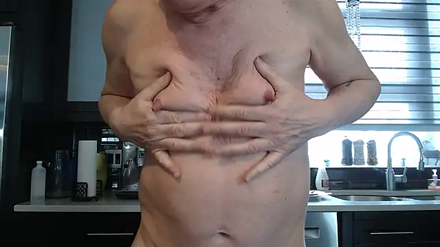 Snapshot of Toy-Daddy chatting on March 5, 3:51 pm Toy-Daddy online show from March 5, 3:51 pm