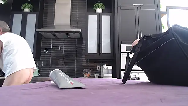 Snapshot of Toy-Daddy chatting on October 13, 6:41 pm Toy-Daddy online show from October 13, 6:41 pm