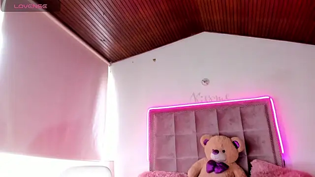 Snapshot of Melody_Ds chatting on December 15, 8:25 pm Melody Ds online show from December 15, 8:25 pm