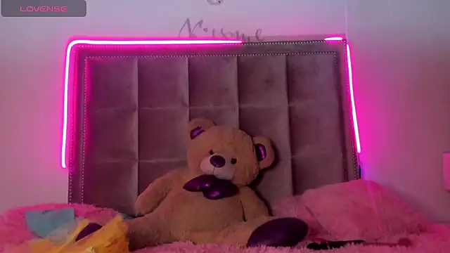 Snapshot of Melody_Ds chatting on December 20, 12:19 am Melody Ds online show from December 20, 12:19 am