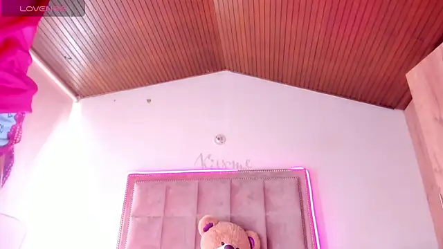 Snapshot of Melody_Ds chatting on December 21, 1:32 pm Melody Ds online show from December 21, 1:32 pm