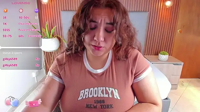 nadine russo online show from December 28, 3:37 pm