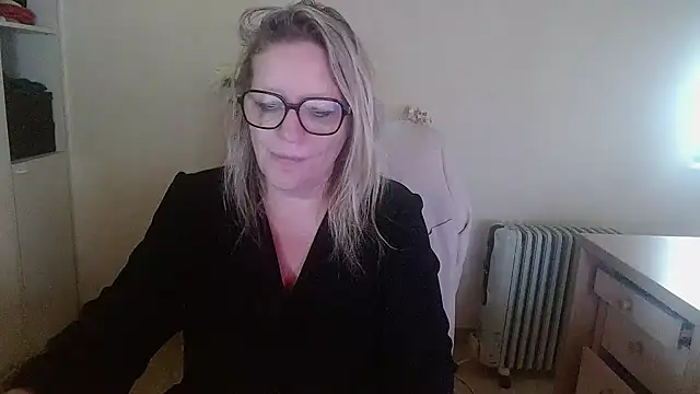 Silkesquirt online show from October 10, 8:13 am