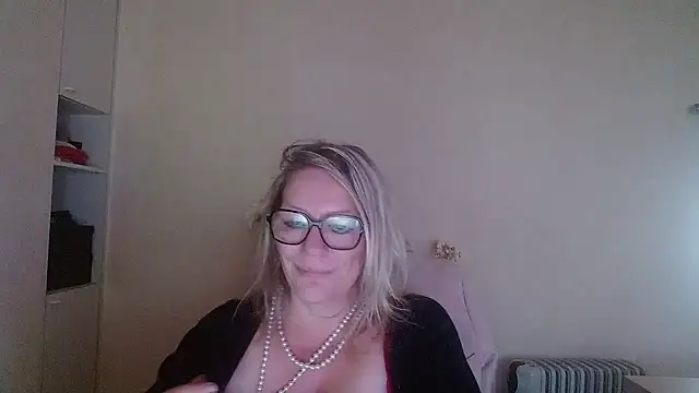 Silkesquirt online show from October 13, 7:41 am
