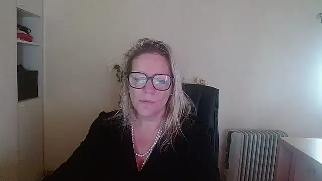 Silkesquirt online show from October 15, 7:19 am