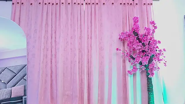 Elith noa online show from January 8, 7:38 pm