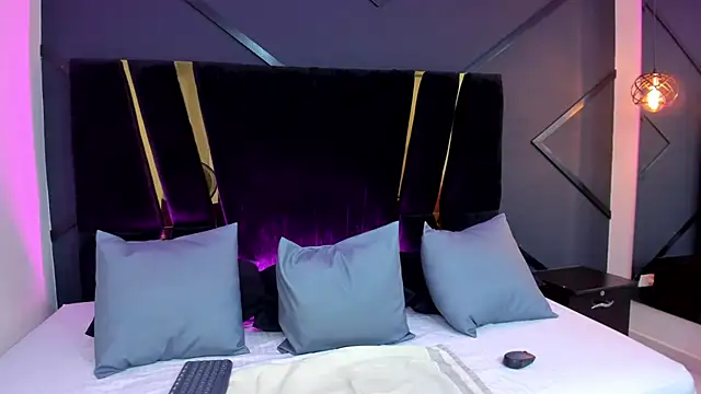 Snapshot of shaina_vasquez chatting on February 13, 10:33 pm shaina vasquez online show from February 13, 10:33 pm