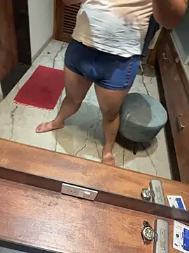 Snapshot of versatile_guy01 chatting on November 1, 1:35 pm versatile guy01 online show from November 1, 1:35 pm