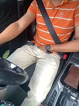 Snapshot of YoBody755 chatting on October 13, 9:09 am YoBody755 online show from October 13, 9:09 am