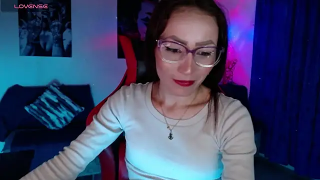 Sara-Guzman1 online show from March 24, 5:45 am