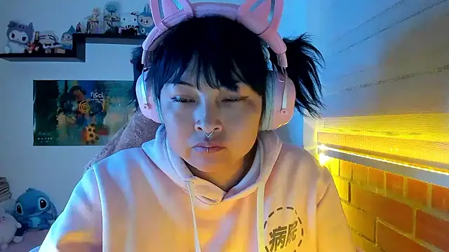 Shaddycute  online show from February 24, 12:30 am