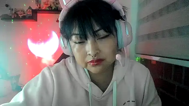 Shaddycute  online show from March 15, 2:50 am