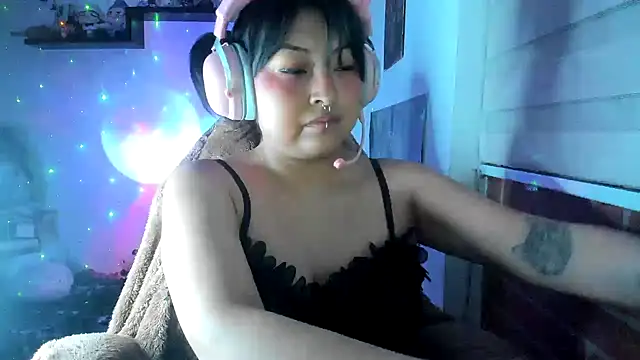 Shaddycute  online show from April 29, 2:15 am