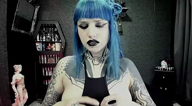 Snapshot of DimmuandDarkness chatting on December 5, 12:41 am DimmuandDarkness online show from December 5, 12:41 am