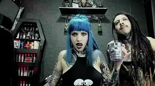 Snapshot of DimmuandDarkness chatting on December 5, 4:42 am DimmuandDarkness online show from December 5, 4:42 am