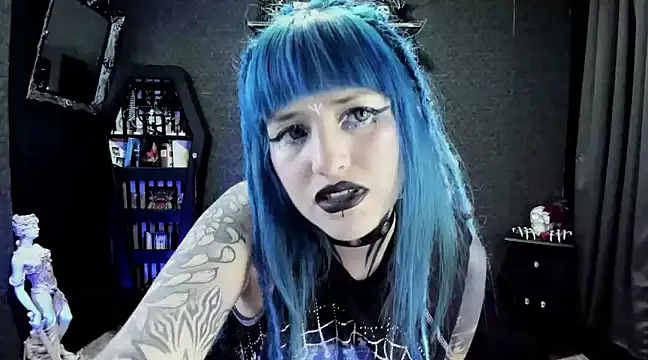 Snapshot of DimmuandDarkness chatting on December 18, 5:37 am DimmuandDarkness online show from December 18, 5:37 am