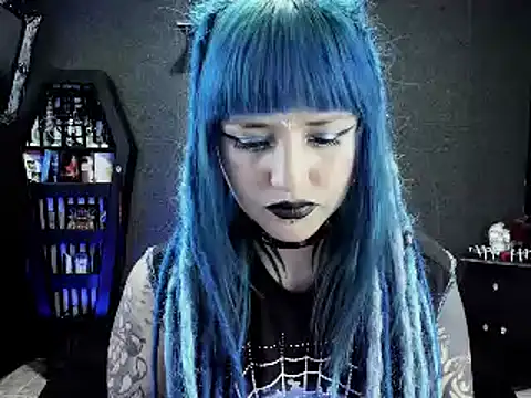 Snapshot of DimmuandDarkness chatting on December 18, 8:53 am DimmuandDarkness online show from December 18, 8:53 am