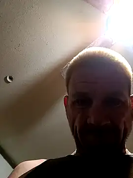 Snapshot of gettinit2wice chatting on January 6, 8:35 am gettinit2wice online show from January 6, 8:35 am