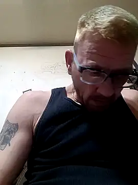 Snapshot of gettinit2wice chatting on January 13, 3:01 am gettinit2wice online show from January 13, 3:01 am