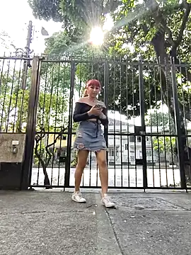 Snapshot of florecita9 chatting on December 13, 7:53 pm florecita9 online show from December 13, 7:53 pm