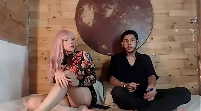 Snapshot of Sebas_And_Mila chatting on February 22, 10:51 am Sebas And Mila online show from February 22, 10:51 am
