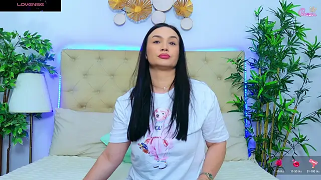 Snapshot of DaliyaArabian chatting on May 15, 12:12 pm DaliyaArabian online show from May 15, 12:12 pm