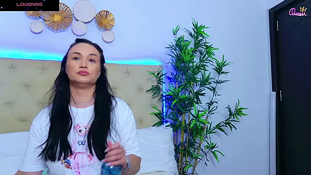Snapshot of DaliyaArabian chatting on June 17, 12:07 pm DaliyaArabian online show from June 17, 12:07 pm