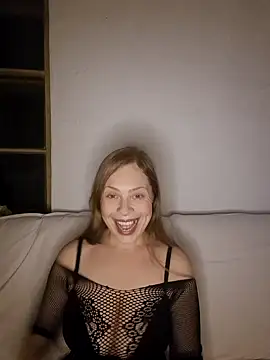 Snapshot of katiestevens chatting on October 2, 8:38 pm katiestevens online show from October 2, 8:38 pm