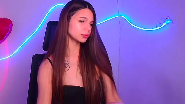 Snapshot of Hanna_Way chatting on February 19, 7:17 am Hanna Way online show from February 19, 7:17 am