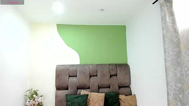 Snapshot of _nina_sweet chatting on November 23, 12:05 pm nina sweet online show from November 23, 12:05 pm