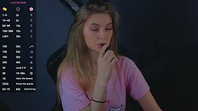 Snapshot of Saillise chatting on December 13, 11:10 pm Saillise online show from December 13, 11:10 pm