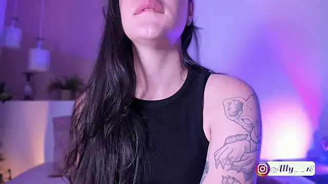 Snapshot of Ally_addams chatting on December 4, 3:16 am Ally addams online show from December 4, 3:16 am