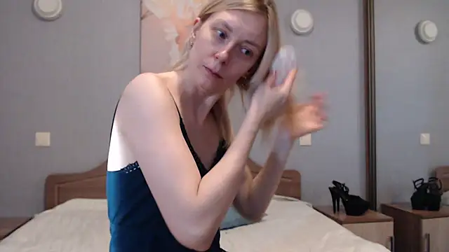 AvelinaLeoni online show from February 26, 6:37 am