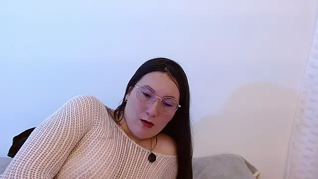 Elle Lee  online show from June 24, 3:44 pm
