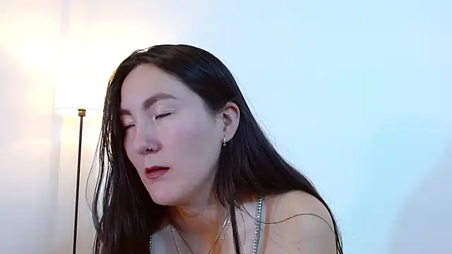 Elle Lee  online show from August 2, 4:38 pm