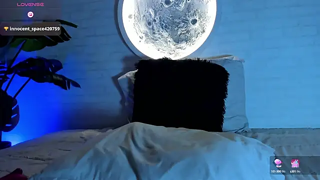 Elise Diamond online show from March 1, 5:27 pm