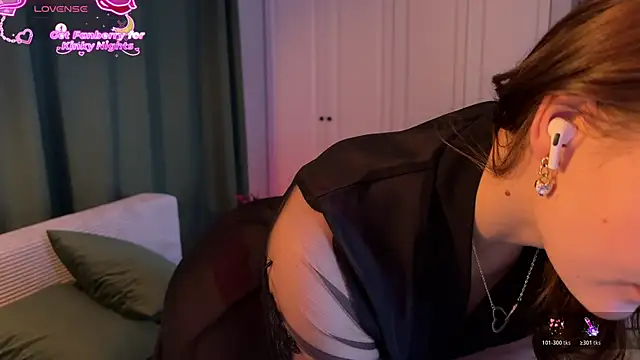 Snapshot of Pavlyna chatting on December 1, 5:51 pm Pavlyna online show from December 1, 5:51 pm