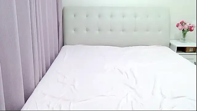 Snapshot of aisha123123 chatting on January 4, 2:35 am aisha123123 online show from January 4, 2:35 am