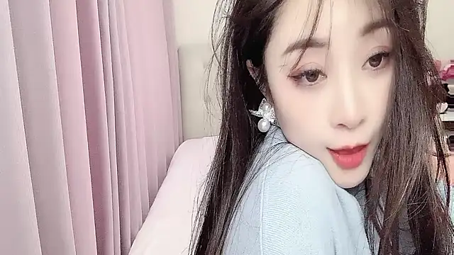 Snapshot of aisha123123 chatting on March 9, 7:56 am aisha123123 online show from March 9, 7:56 am