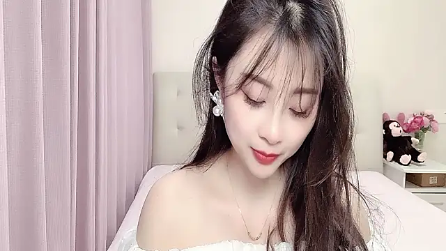 Snapshot of aisha123123 chatting on March 9, 1:26 pm aisha123123 online show from March 9, 1:26 pm