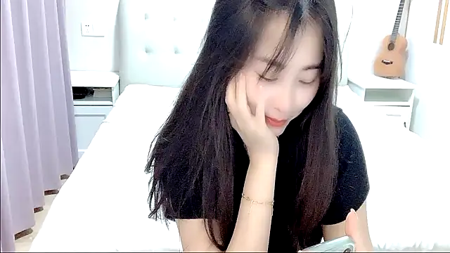 Snapshot of aisha123123 chatting on October 16, 3:35 pm aisha123123 online show from October 16, 3:35 pm