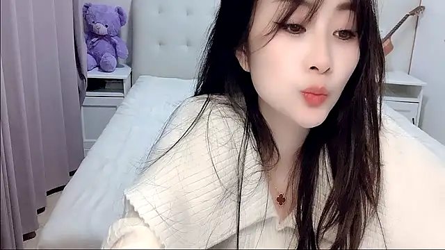 Snapshot of aisha123123 chatting on October 31, 2:40 pm aisha123123 online show from October 31, 2:40 pm