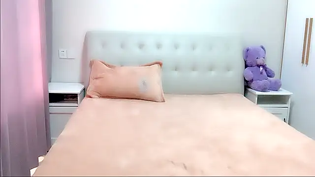 Snapshot of aisha123123 chatting on December 5, 2:20 am aisha123123 online show from December 5, 2:20 am